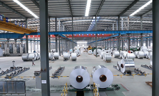 Industrielle Aluminiumrolle auf Lager